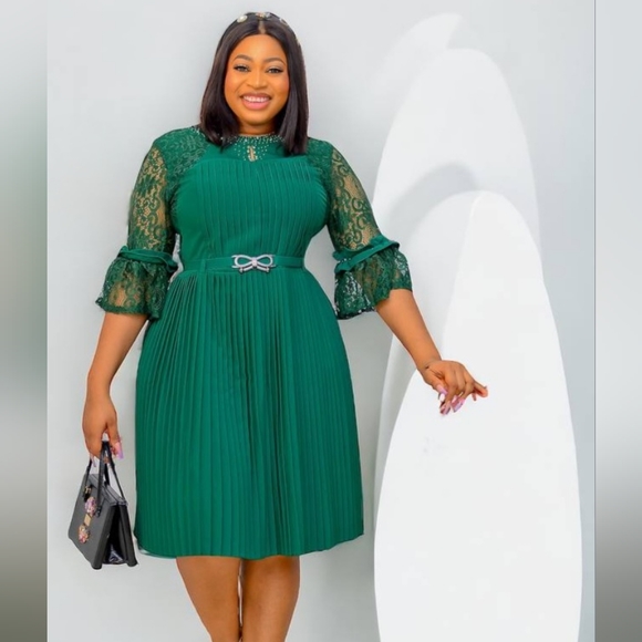 Dresses & Skirts - NWT - Green Pleated Dress w/ Lace Sleeves